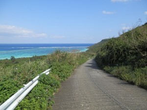 宮古島の不思議な煙突の画像